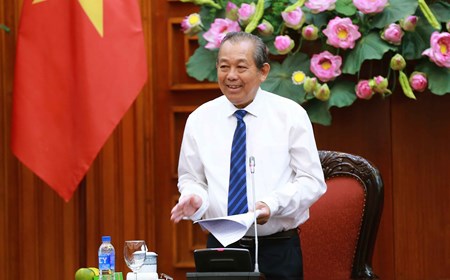Phó Thủ tướng tiếp đoàn người có công tỉnh Kon Tum